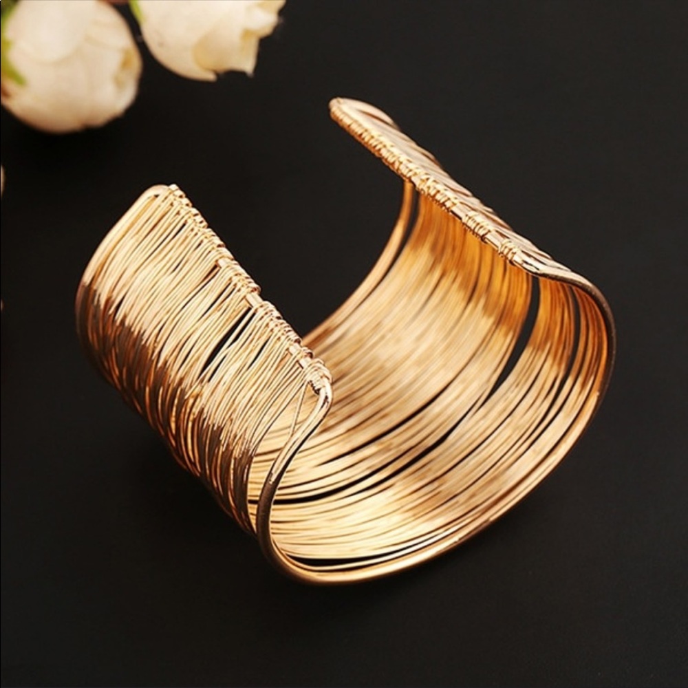 NWT plated yellow gold  vintage bangle - Picture 3 of 3